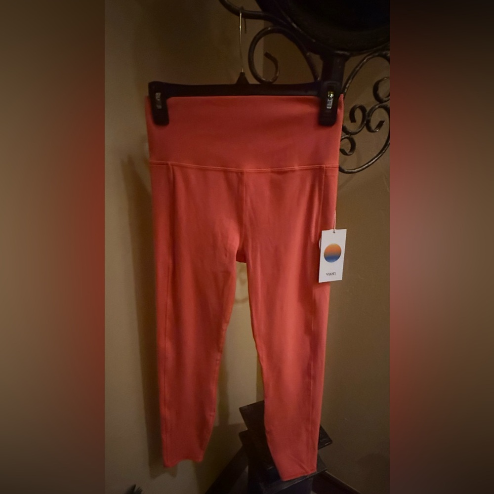 #522 NWT Vuori Studio Pocket Legging Sz M Grapefruit VW466 - Picture 7 of 8